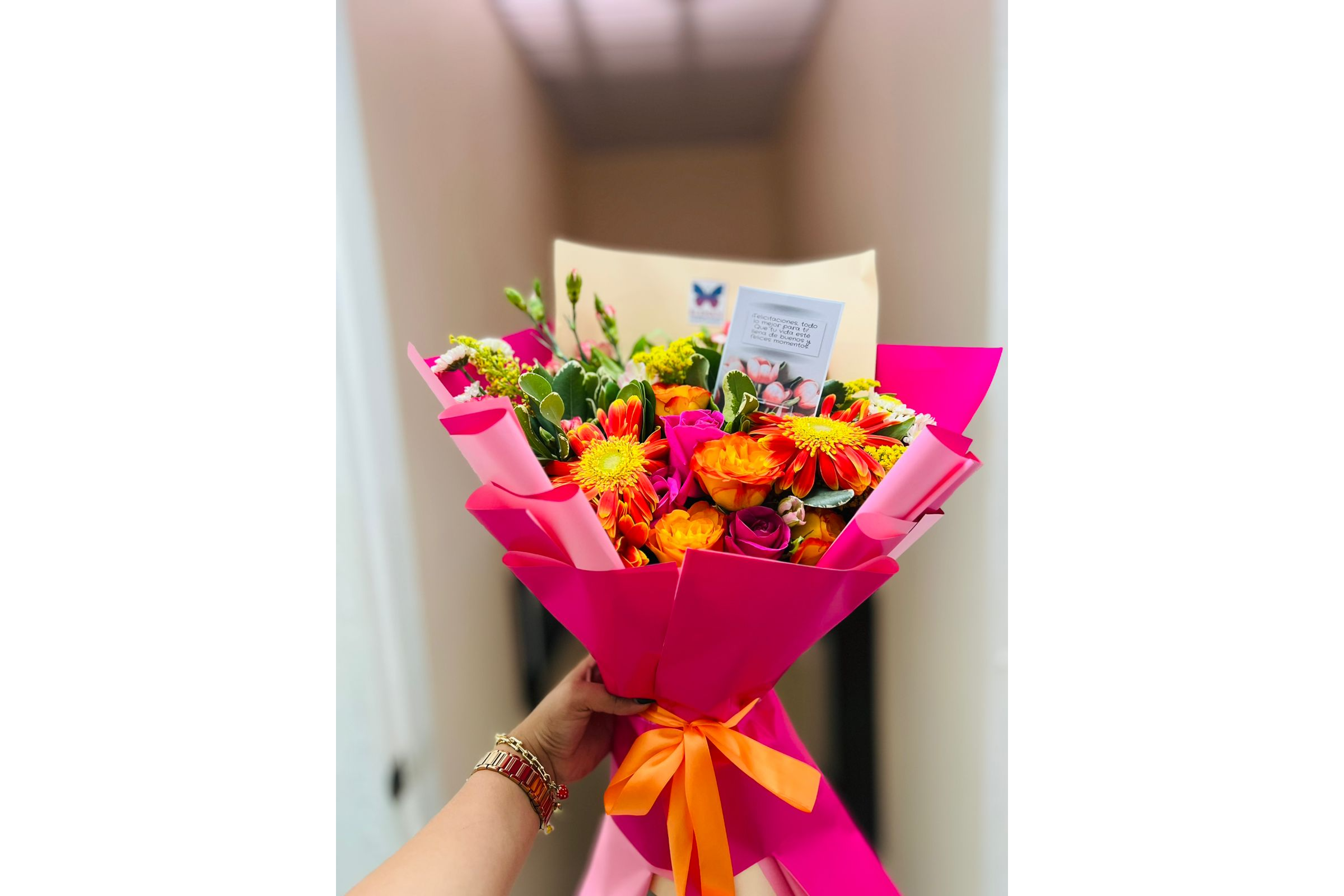 RAMO DE GERBERAS Y ROSAS