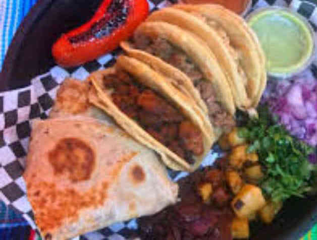 Combo 3 tacos, 1 gringa, 1 refresco